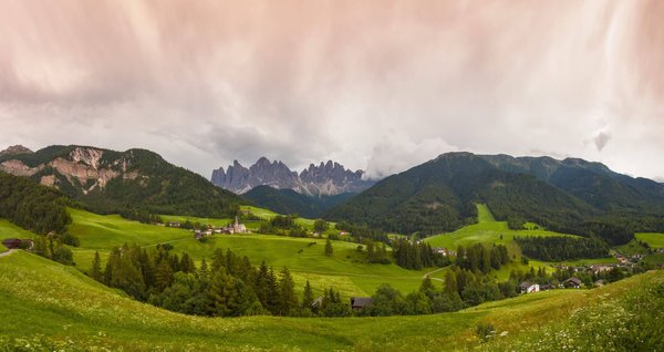 Quelle infrastructure cloud choisir pour héberger une plateforme de jeux mobiles avec des millions d'utilisateurs?